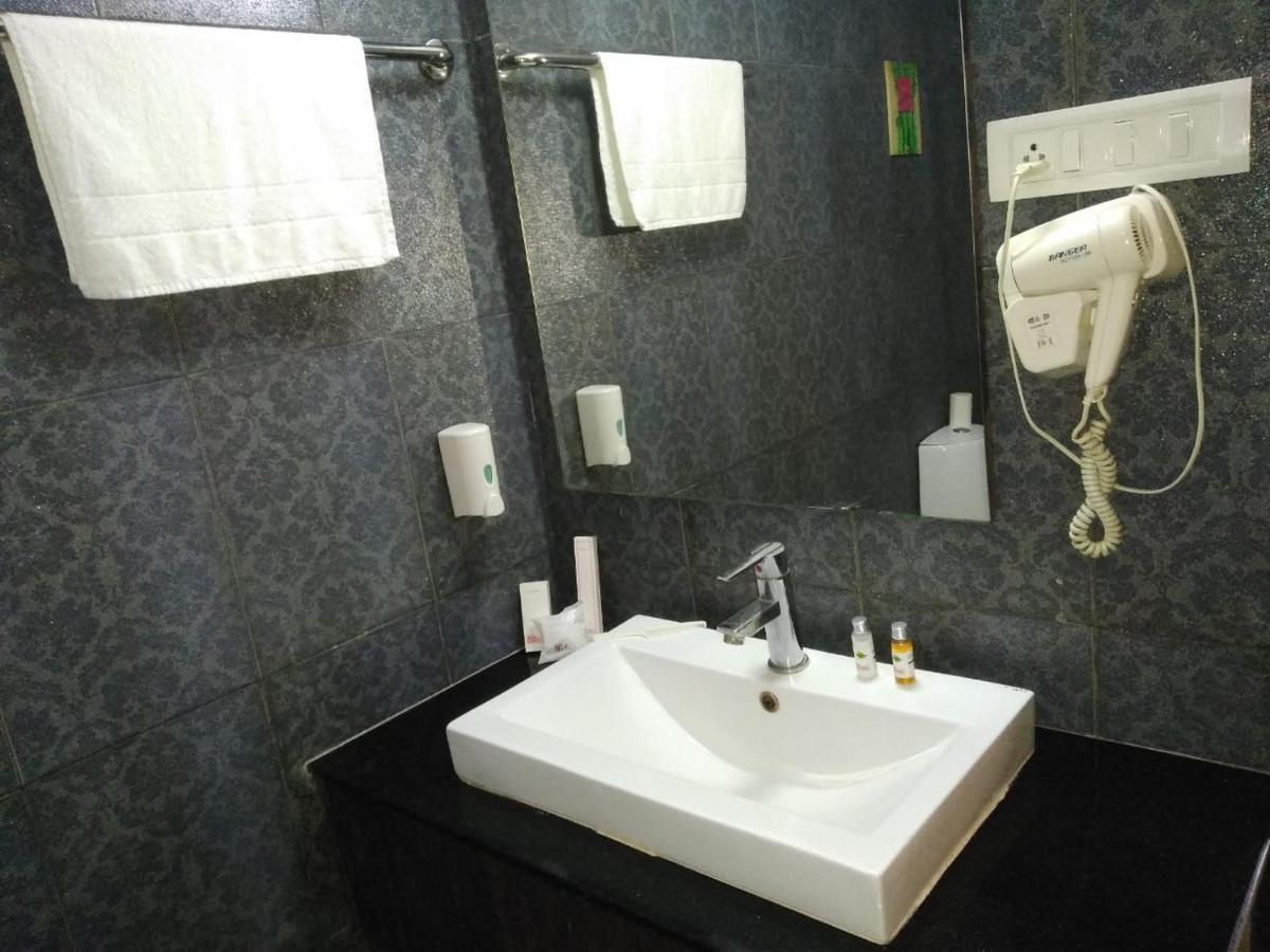 Hotel Md'S Continental Jorhāt エクステリア 写真