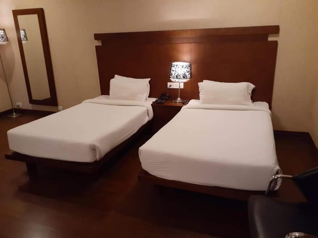 Hotel Md'S Continental Jorhāt エクステリア 写真