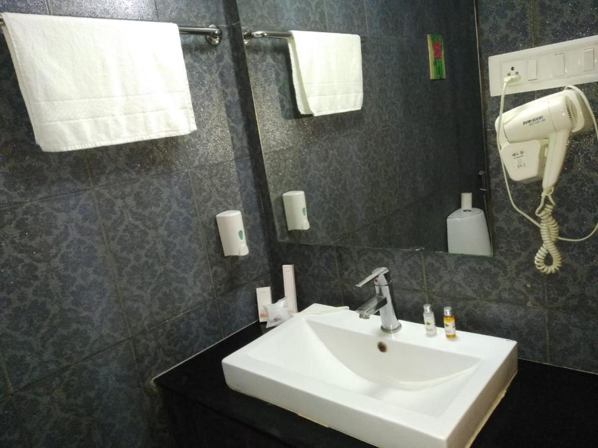 Hotel Md'S Continental Jorhāt エクステリア 写真