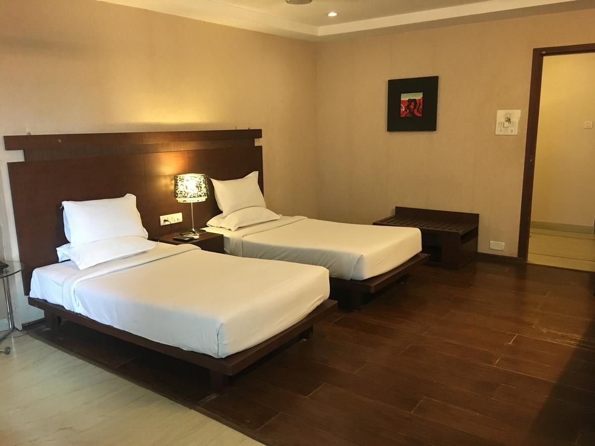 Hotel Md'S Continental Jorhāt エクステリア 写真