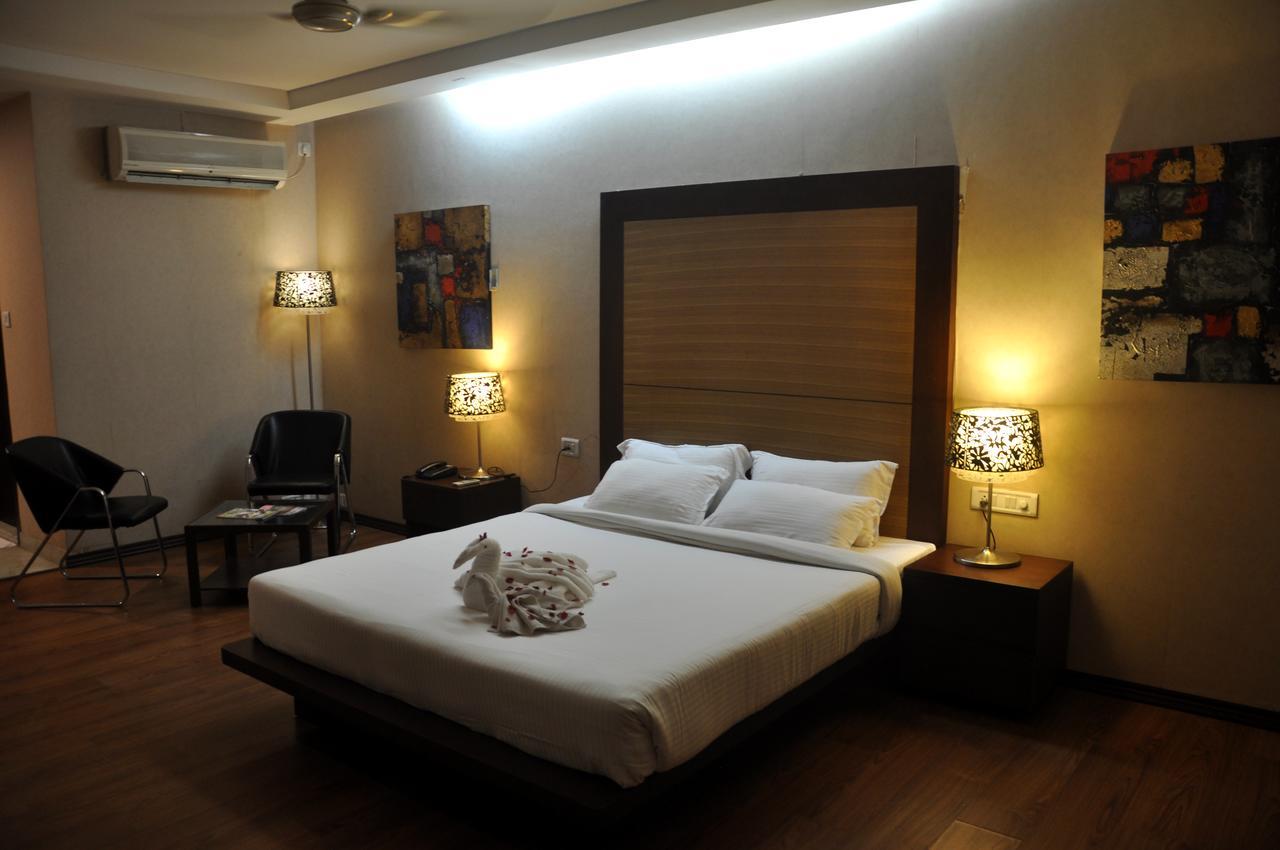Hotel Md'S Continental Jorhāt エクステリア 写真